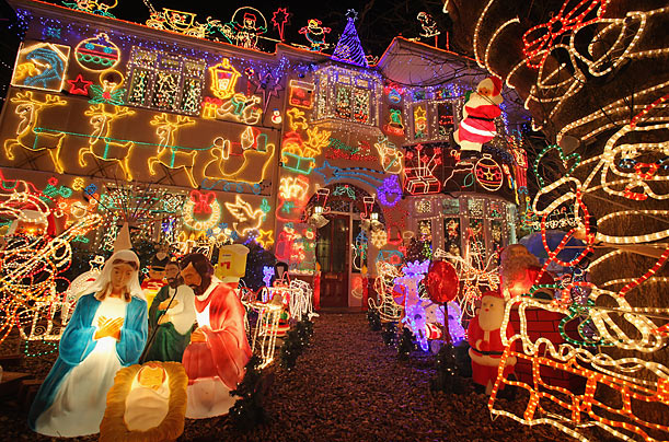 4 Of The World's Best Christmas Light Displays melksham-uk.jpg - 4 Of The World's Best Christmas Light Displays
