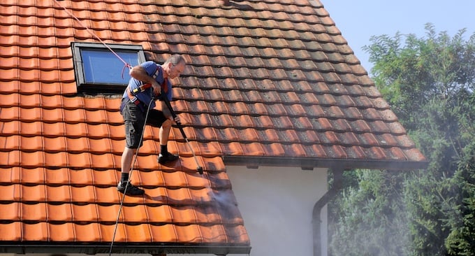 Roof Cleaning Near Me